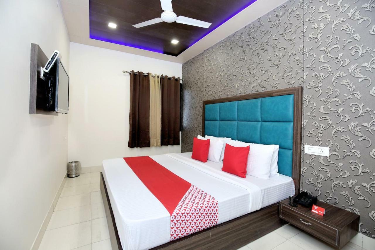 Oyo 12354 Hotel Sangreela Amritsar Exterior photo